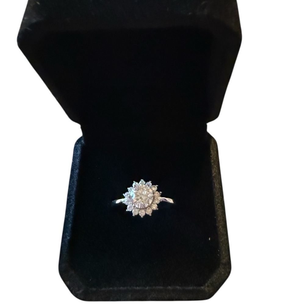 Moissanite 1CT Elegant Silver Adjustable Ring! NWT! GRA Certified!